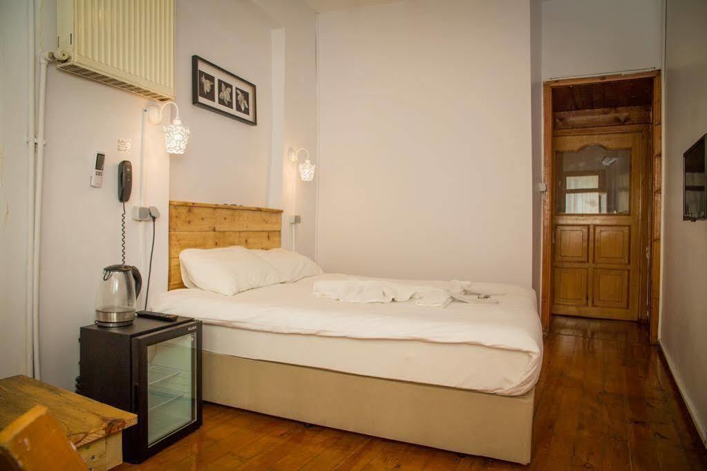 Ortakoey Tiny One Hotel Истанбул Екстериор снимка
